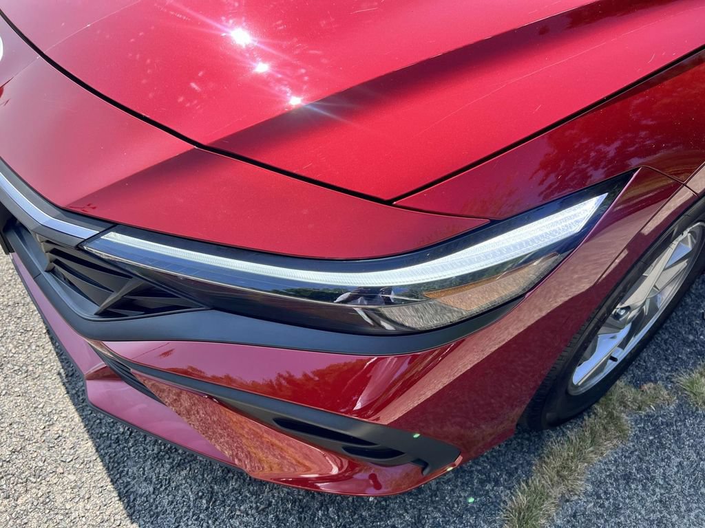 Used 2024 Hyundai Elantra SE FWD image 7