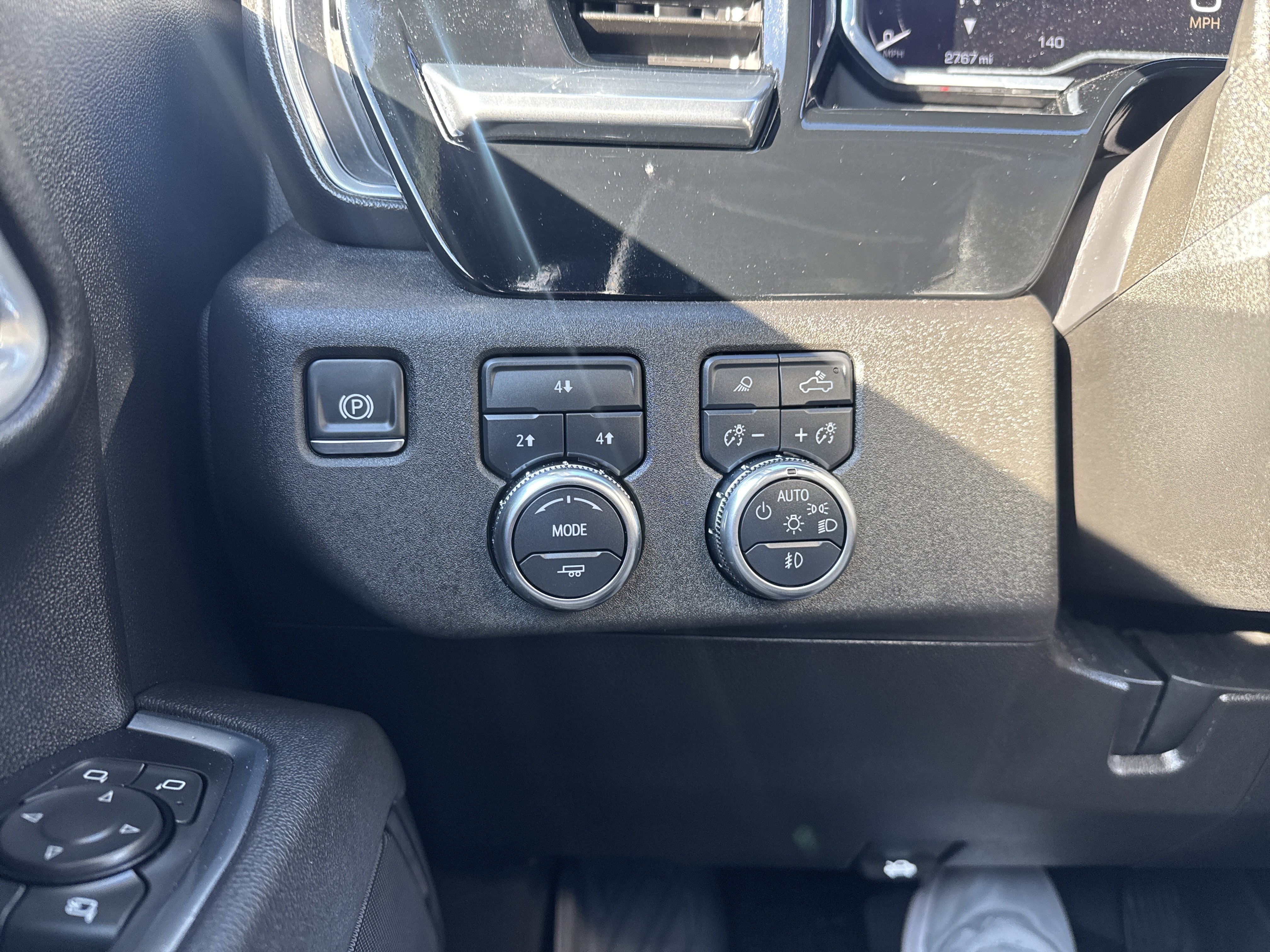 Used 2025 GMC Sierra 2500 SLE w/ SLE Value Package; AWD/4WD image 30