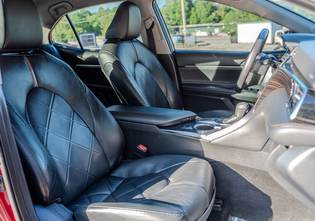 Used 2018 Toyota Camry XLE w/ Audio Package FWD image 30