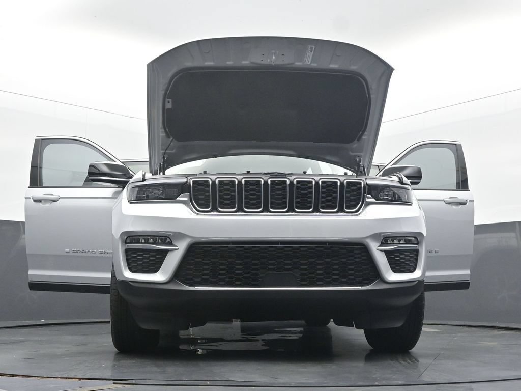 Used 2024 Jeep Grand Cherokee Limited AWD/4WD image 63