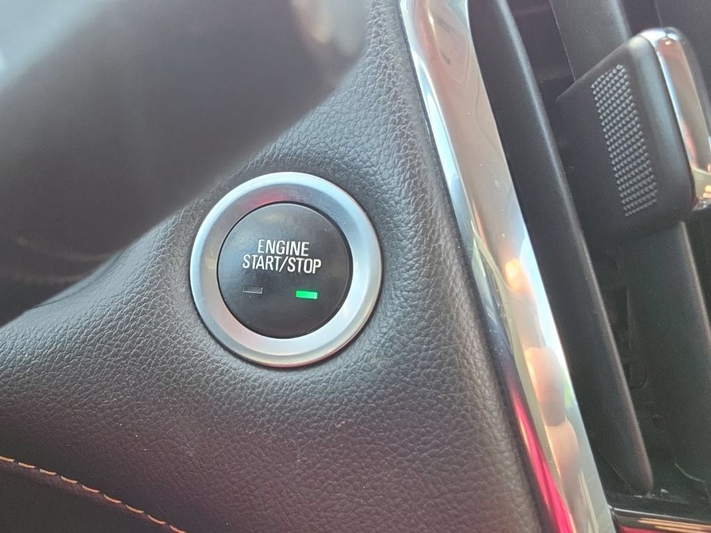 Used 2018 Chevrolet Traverse LT FWD image 12