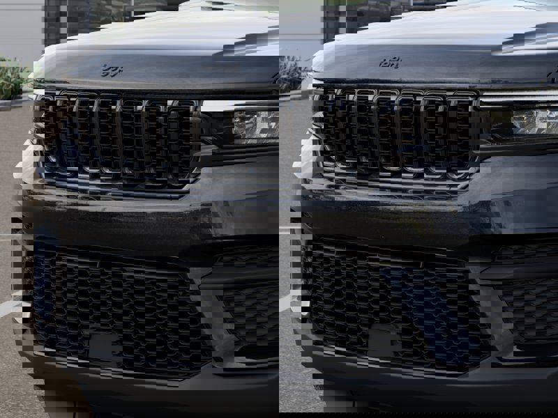 New 2025 Jeep Grand Cherokee Altitude image 28