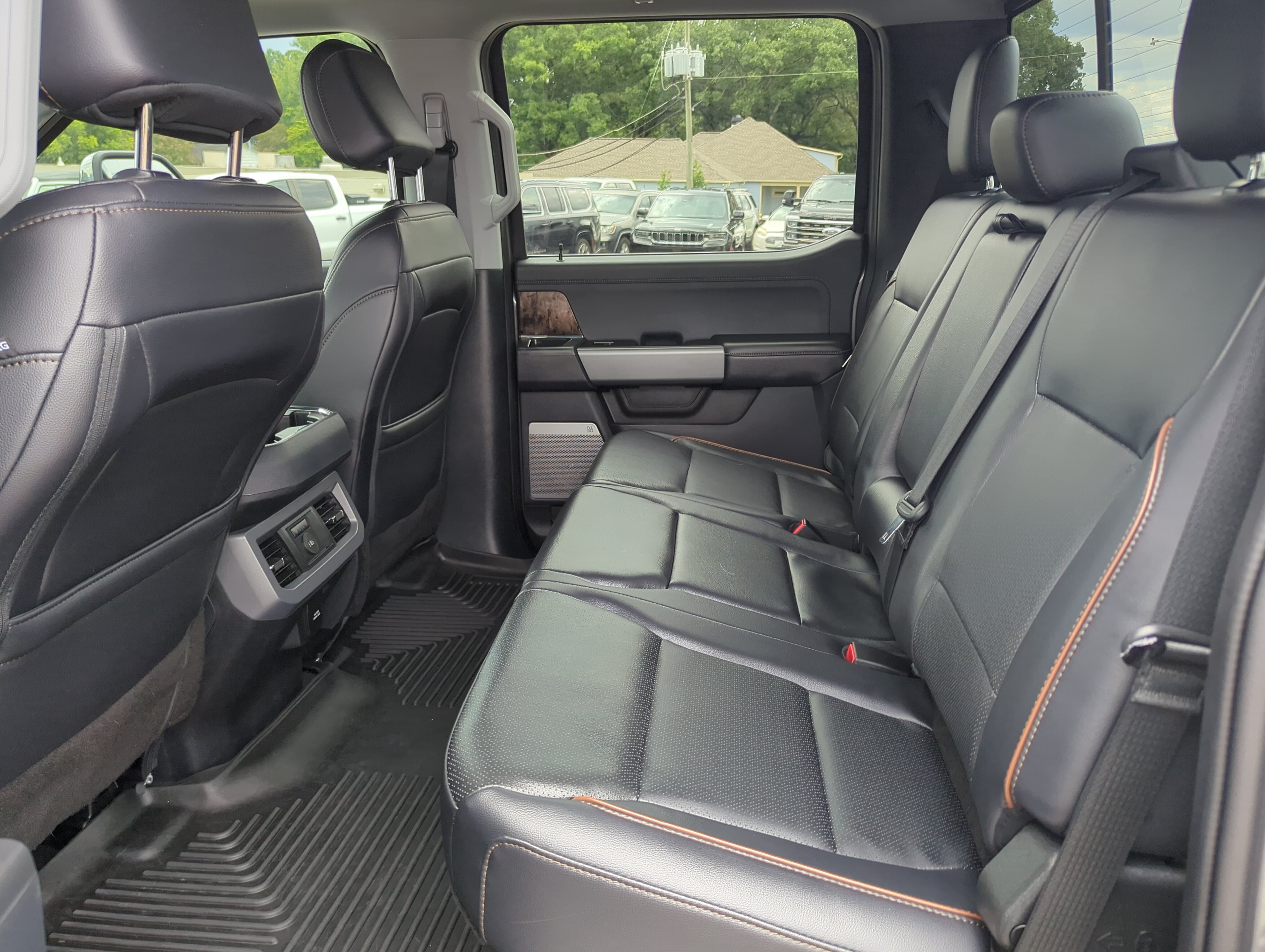 Certified 2025 Ford F450 Lariat w/ Lariat Ultimate Package AWD/4WD image 12