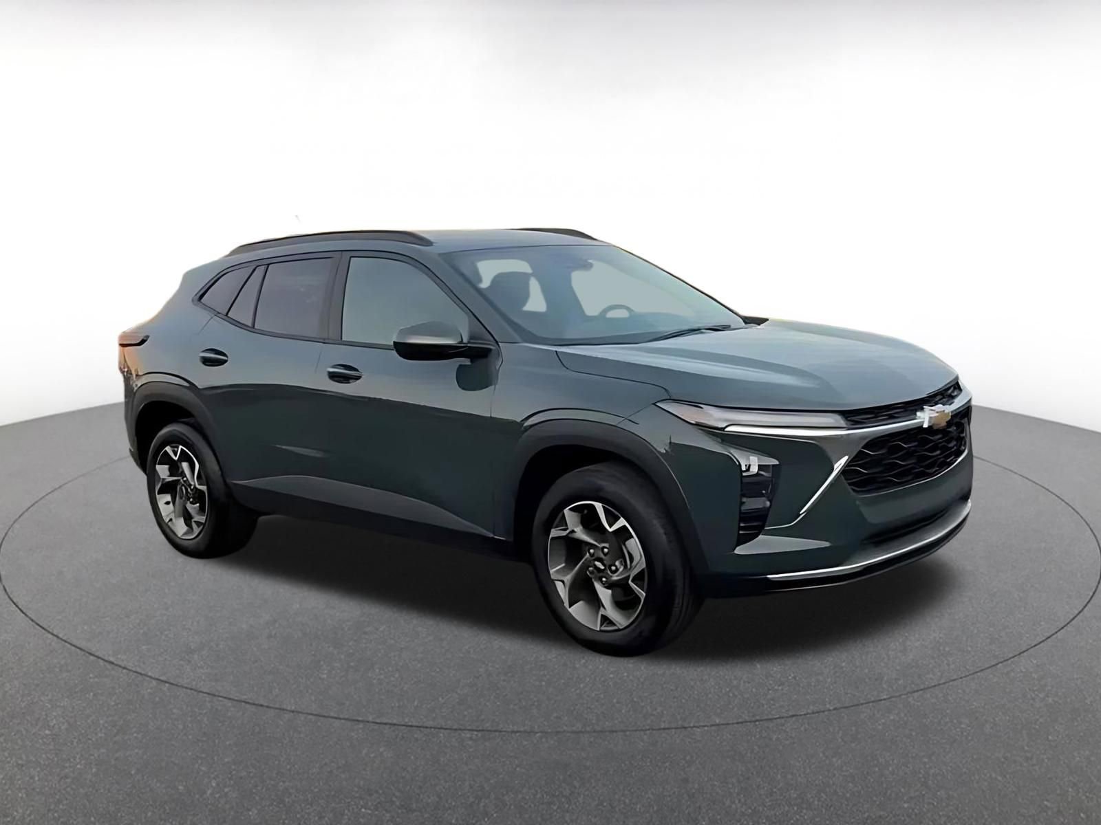 Used 2025 Chevrolet Trax LT w/ LT Convenience Package image 2