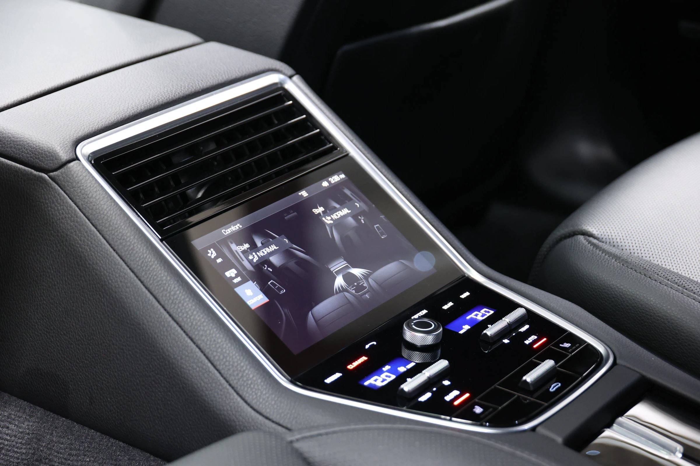 Used 2020 Porsche Panamera AWD/4WD image 60