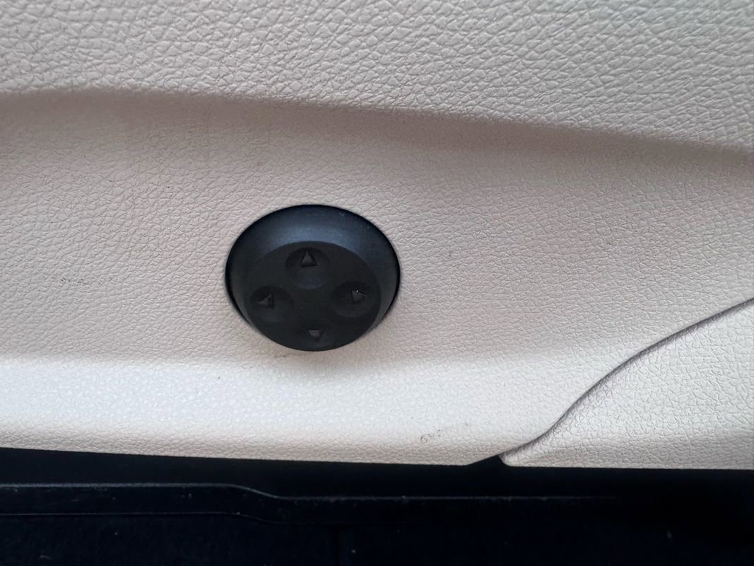 Used 2020 Mercedes-Benz GLC 300 4MATIC w/ Exterior Lighting Package image 14