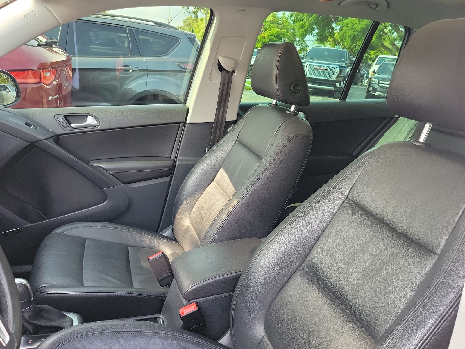 Used 2017 Volkswagen Tiguan SEL FWD image 11