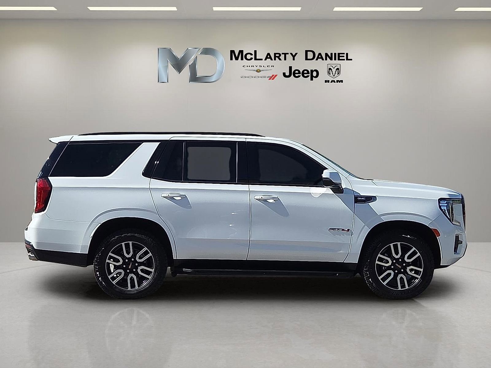 Used 2022 GMC Yukon AT4 AWD/4WD image 6