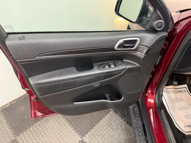 Used 2022 Jeep Grand Cherokee Limited AWD/4WD image 16