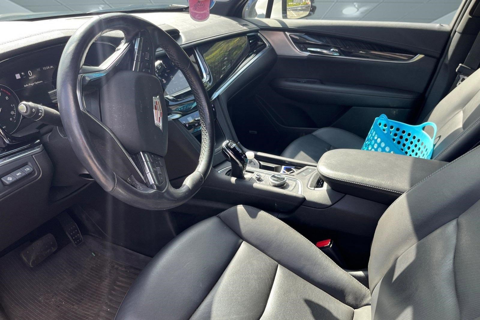 Used 2021 Cadillac XT6 Premium Luxury FWD image 3