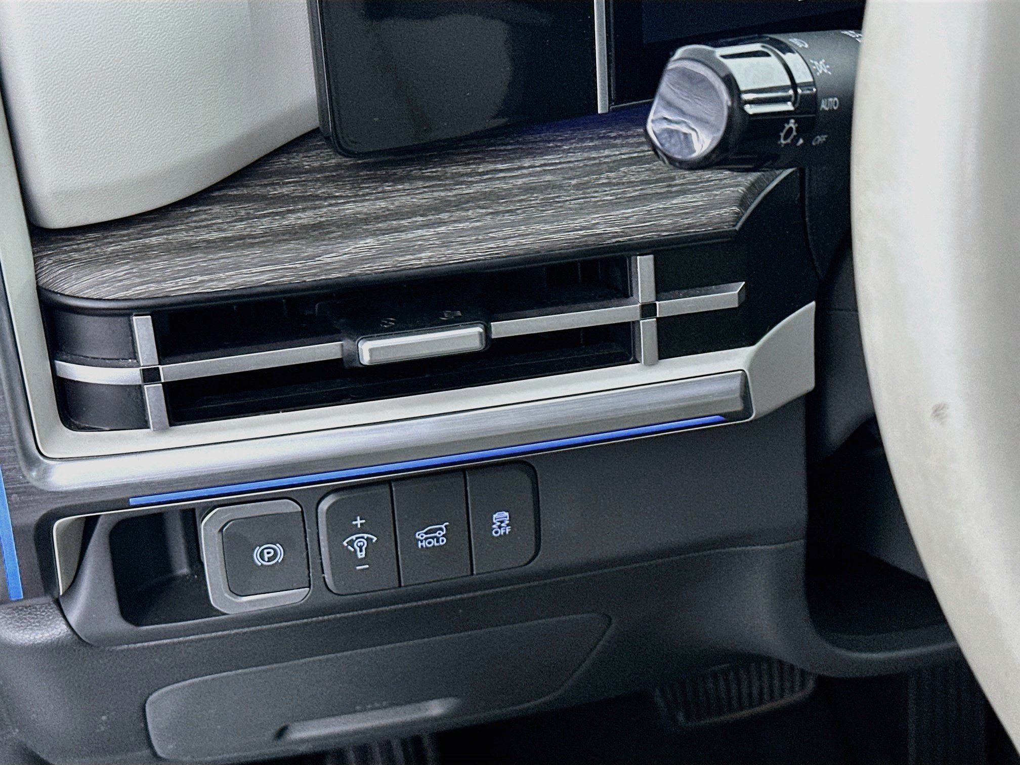 Used 2025 Hyundai Santa Fe Limited FWD image 17