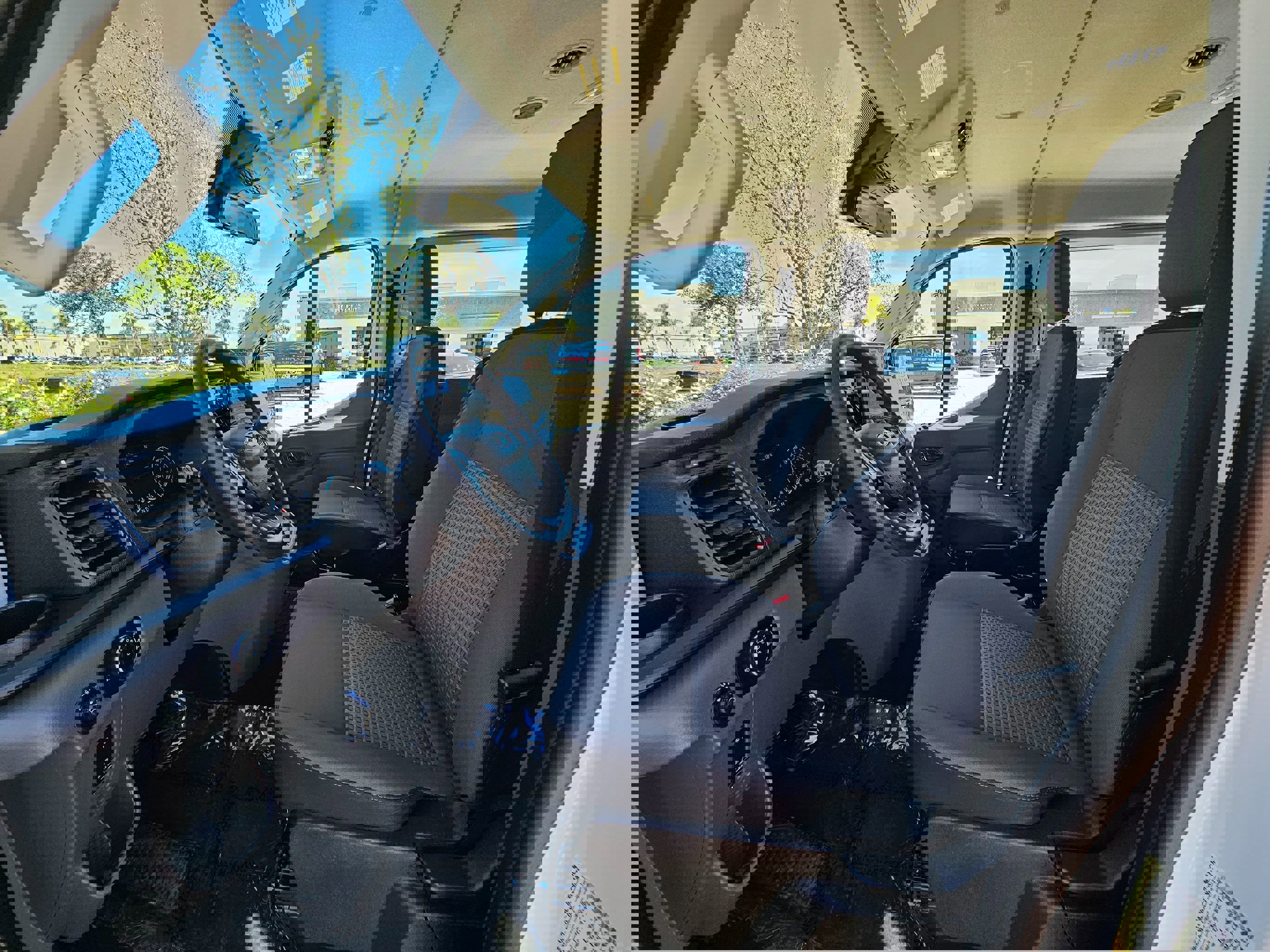 Used 2025 Ford Transit 350 XLT image 17