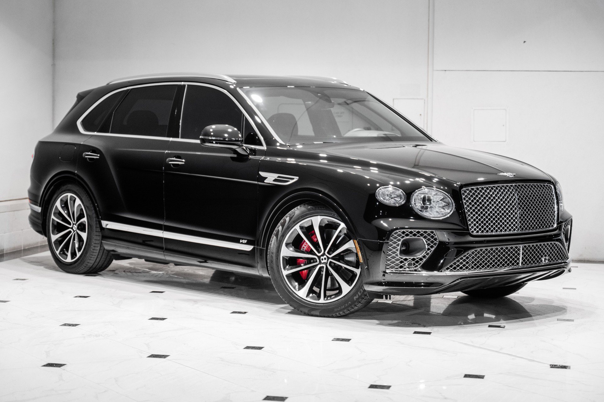 Certified 2022 Bentley Bentayga AWD/4WD image 1