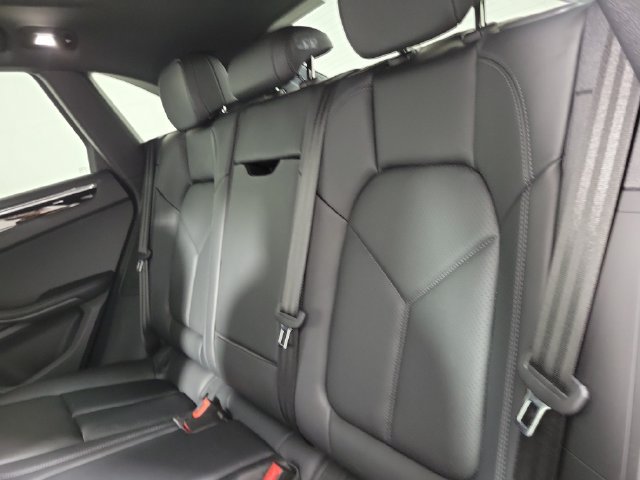 Used 2025 Porsche Macan AWD/4WD image 8