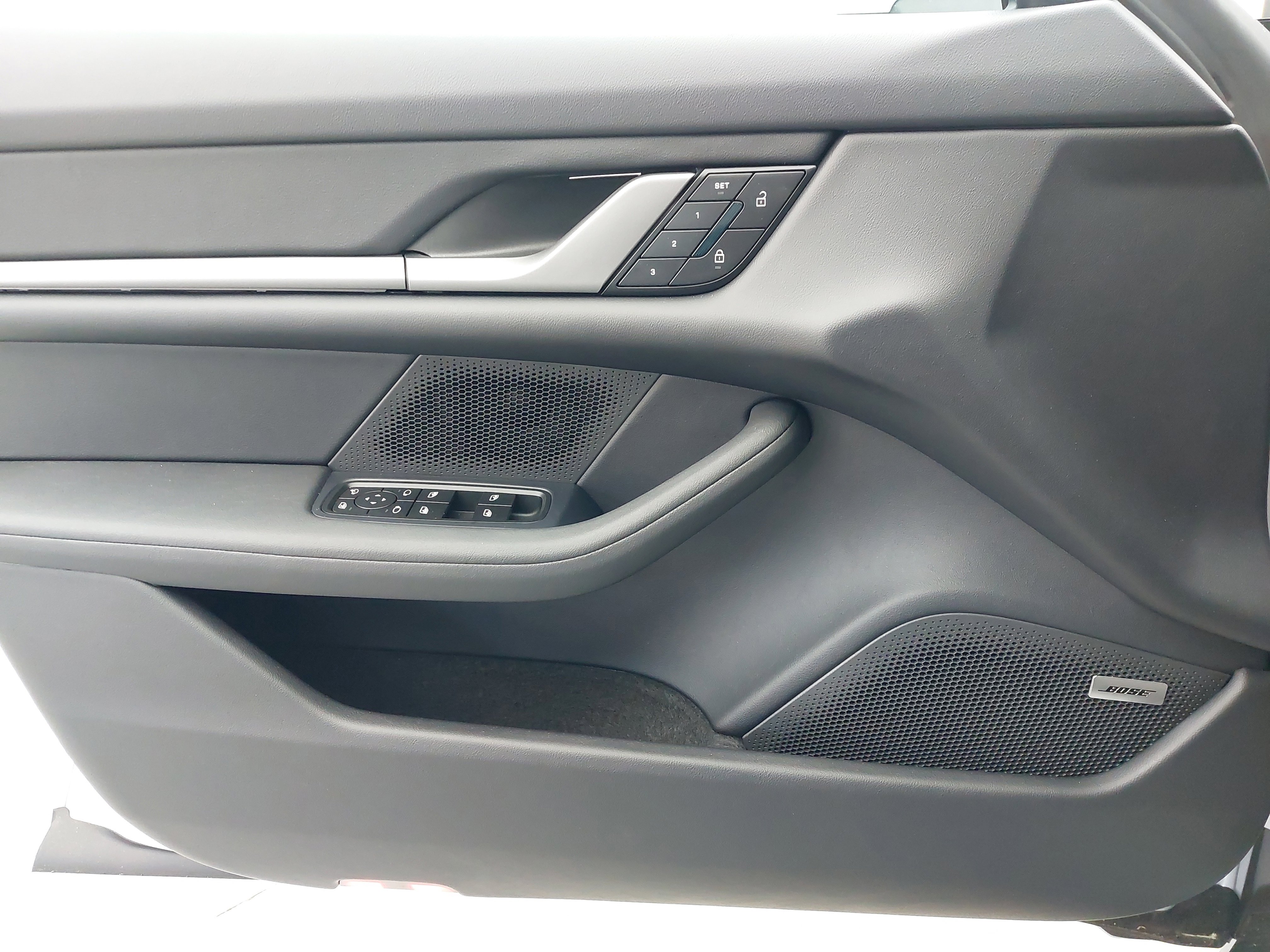 New 2025 Porsche Taycan 4S image 28