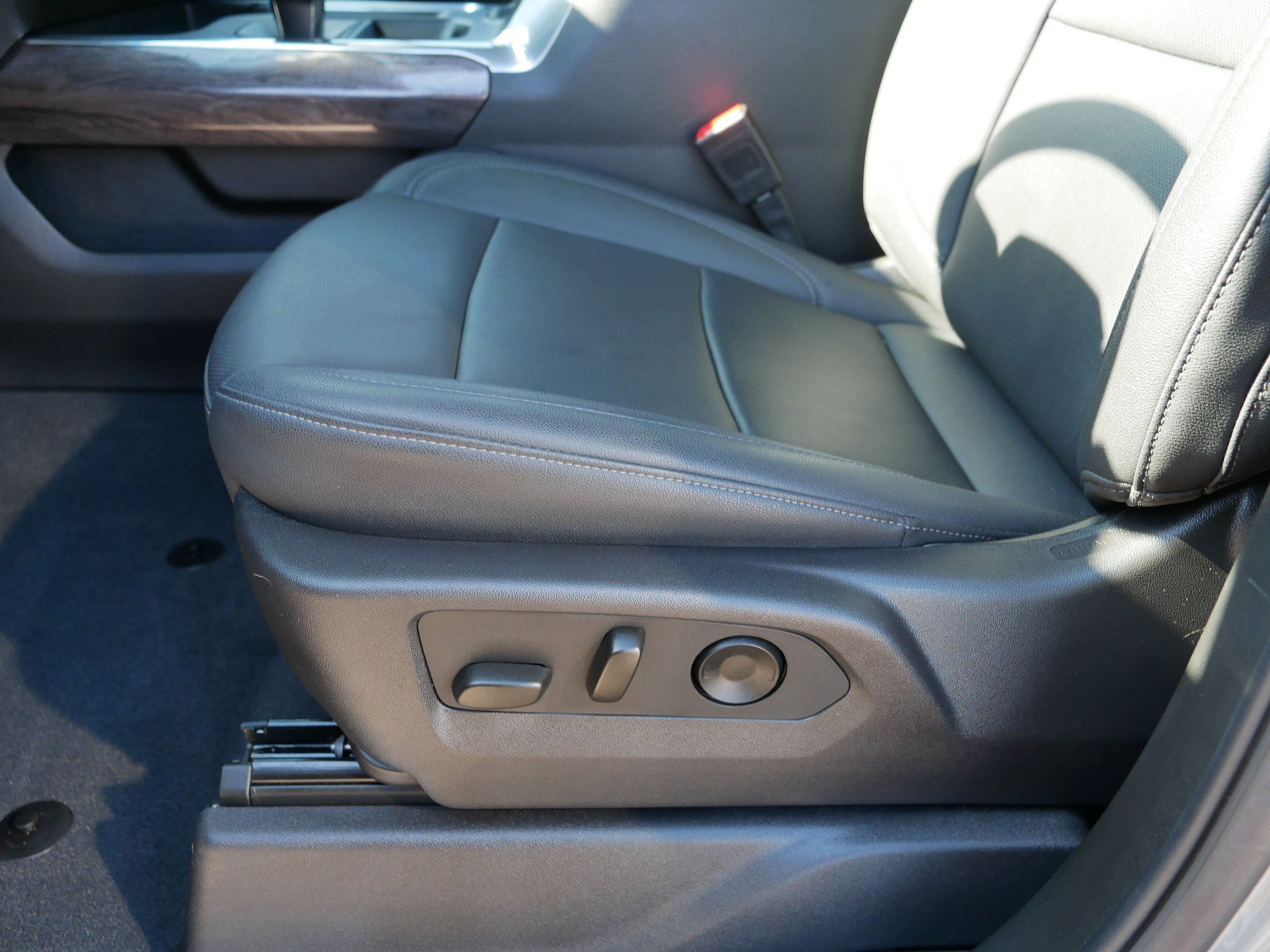 Certified 2025 Chevrolet Silverado 1500 LTZ image 20