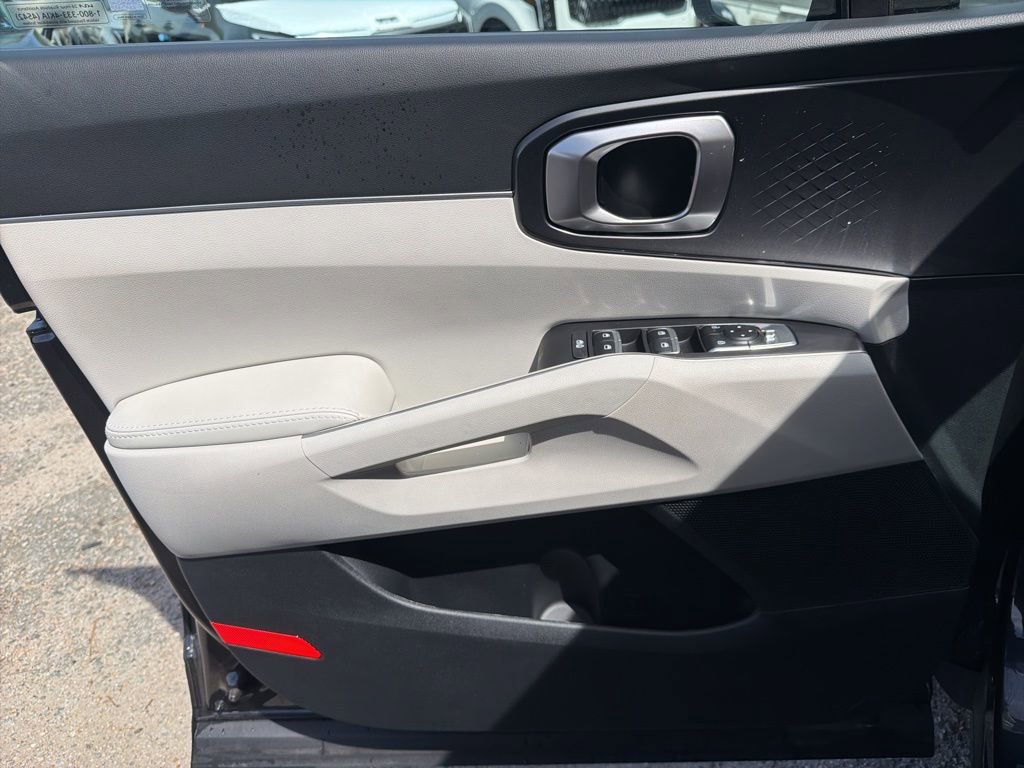 Certified 2025 Kia Sorento EX w/ Panoramic Sunroof Package FWD image 12