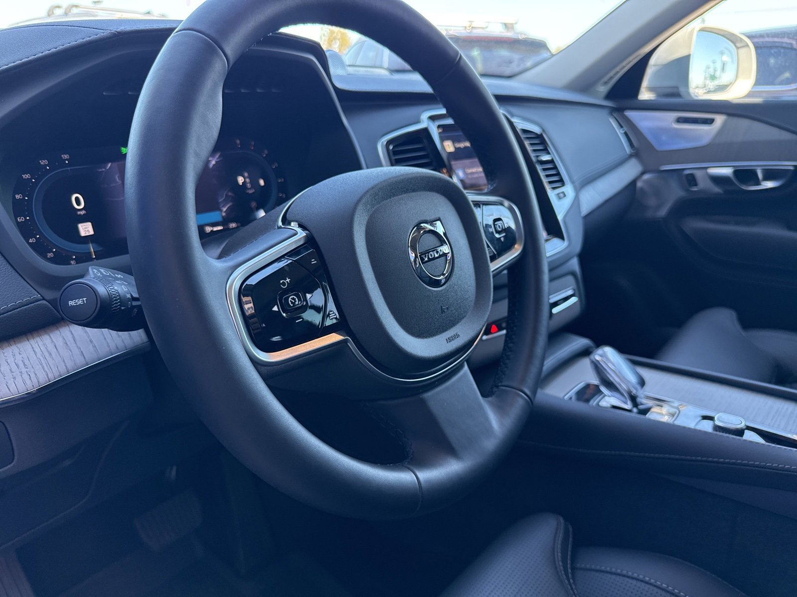 Certified 2025 Volvo XC90 B6 Ultra w/ Protection Package Premier image 23