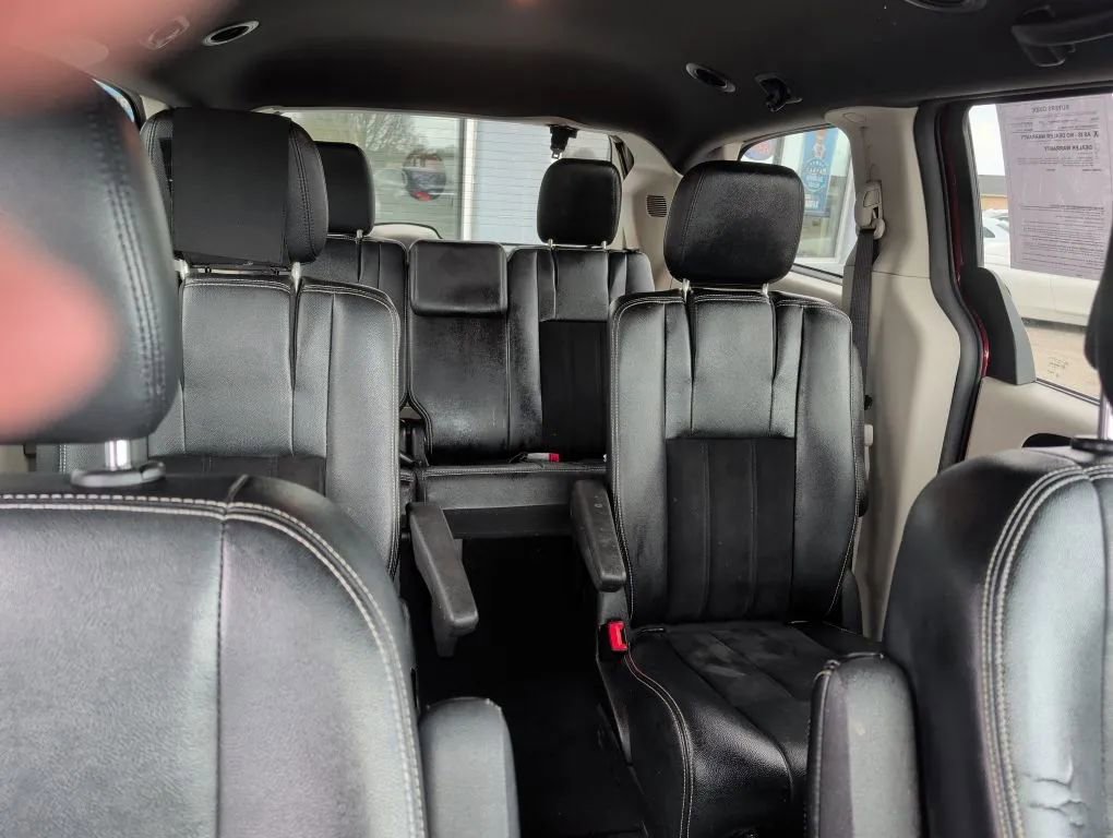 Used 2018 Dodge Grand Caravan SXT image 28