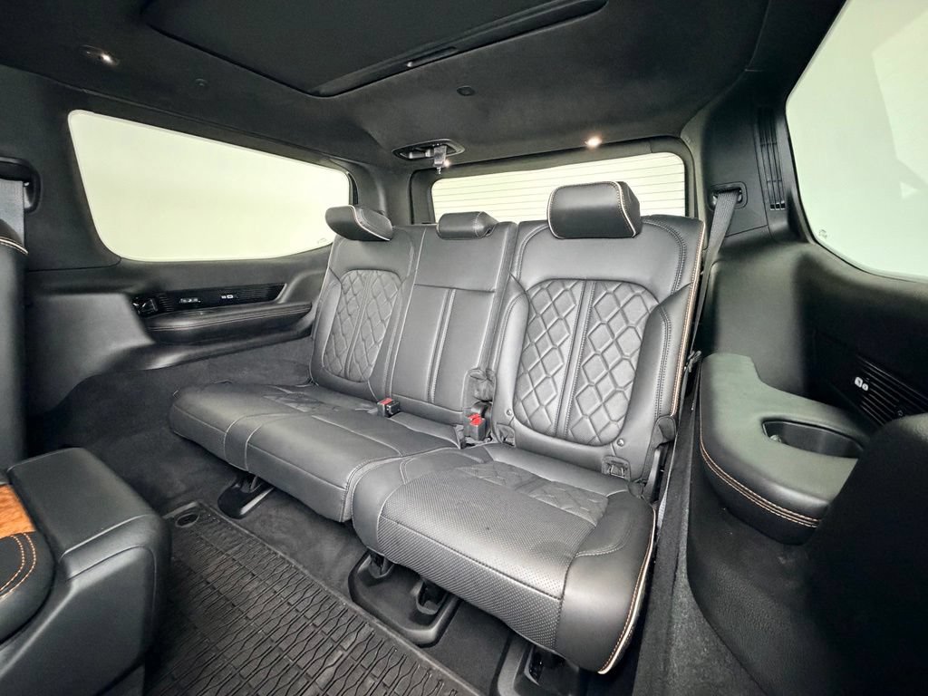 Used 2025 Jeep Grand Wagoneer Series III w/ Rear-Seat Entertainment Group AWD/4WD image 5