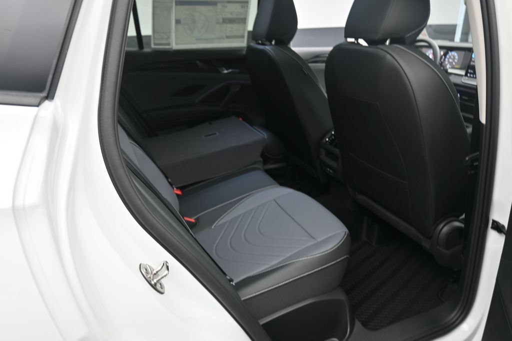 New 2026 Volkswagen Tiguan SE FWD image 26