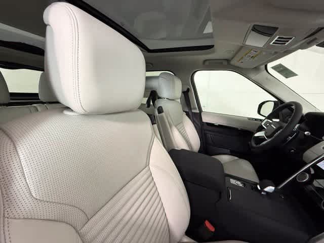 New 2026 Land Rover Discovery S AWD/4WD image 31