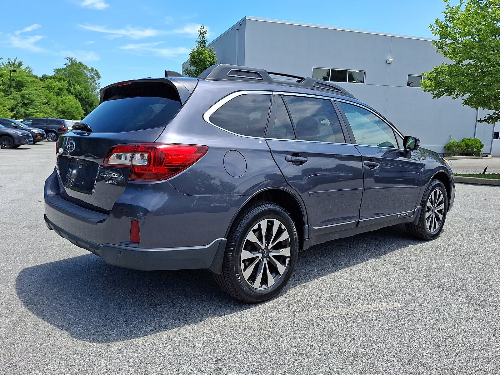 Used 2017 Subaru Outback 3.6R Limited AWD/4WD image 6