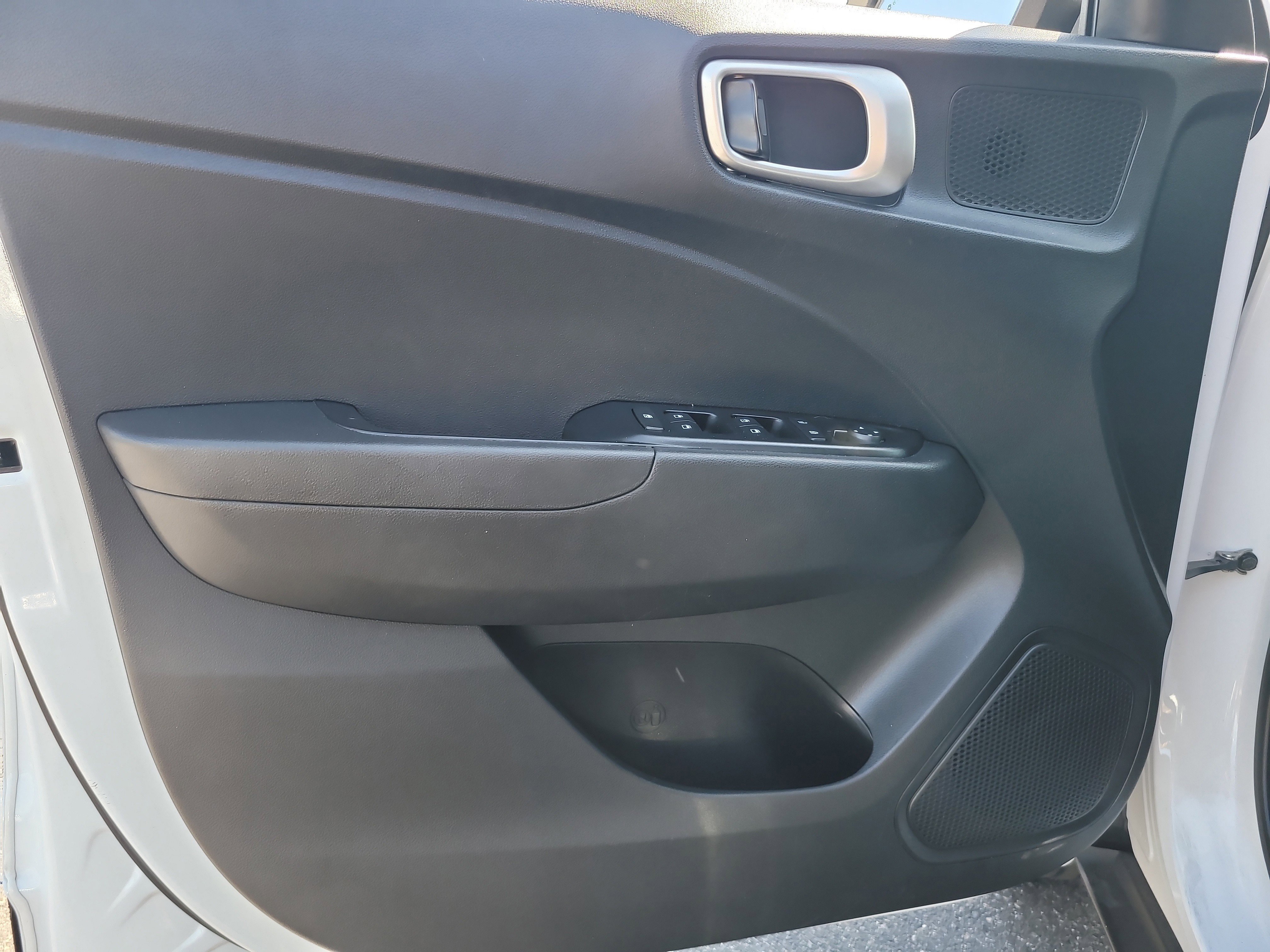 Used 2024 Hyundai Venue SEL image 14