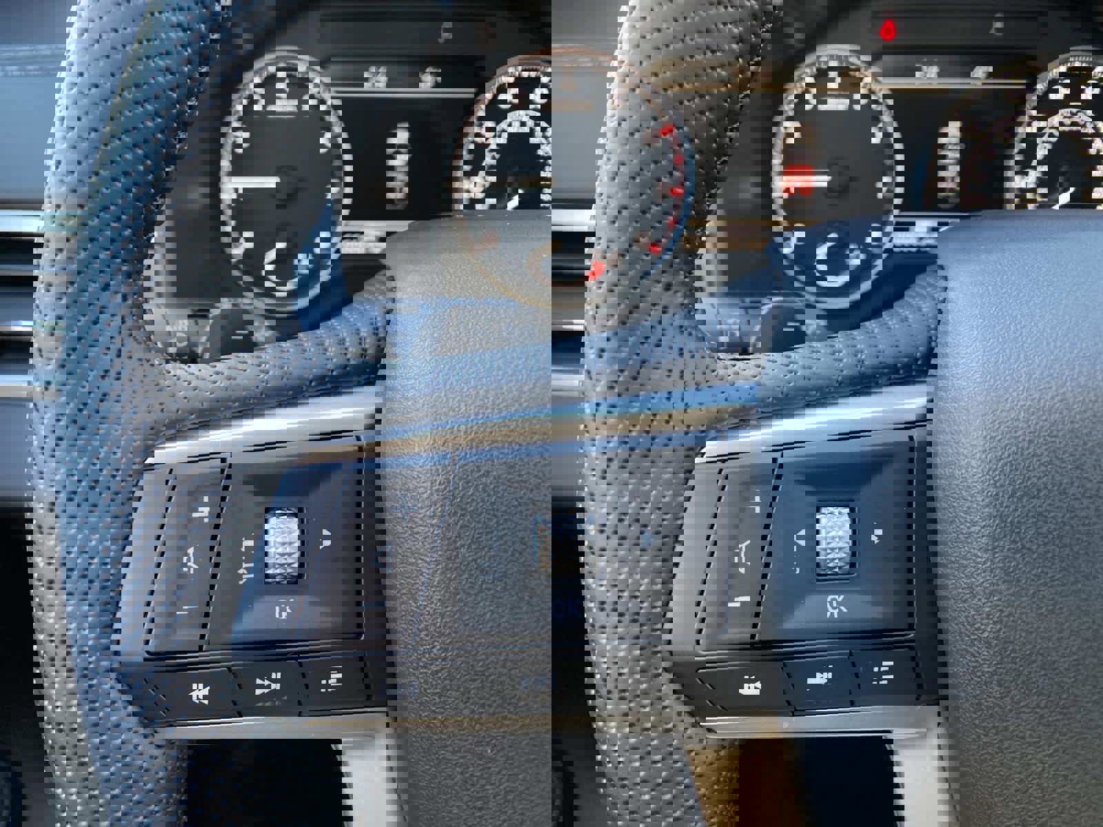 New 2026 Mitsubishi Outlander SE image 15