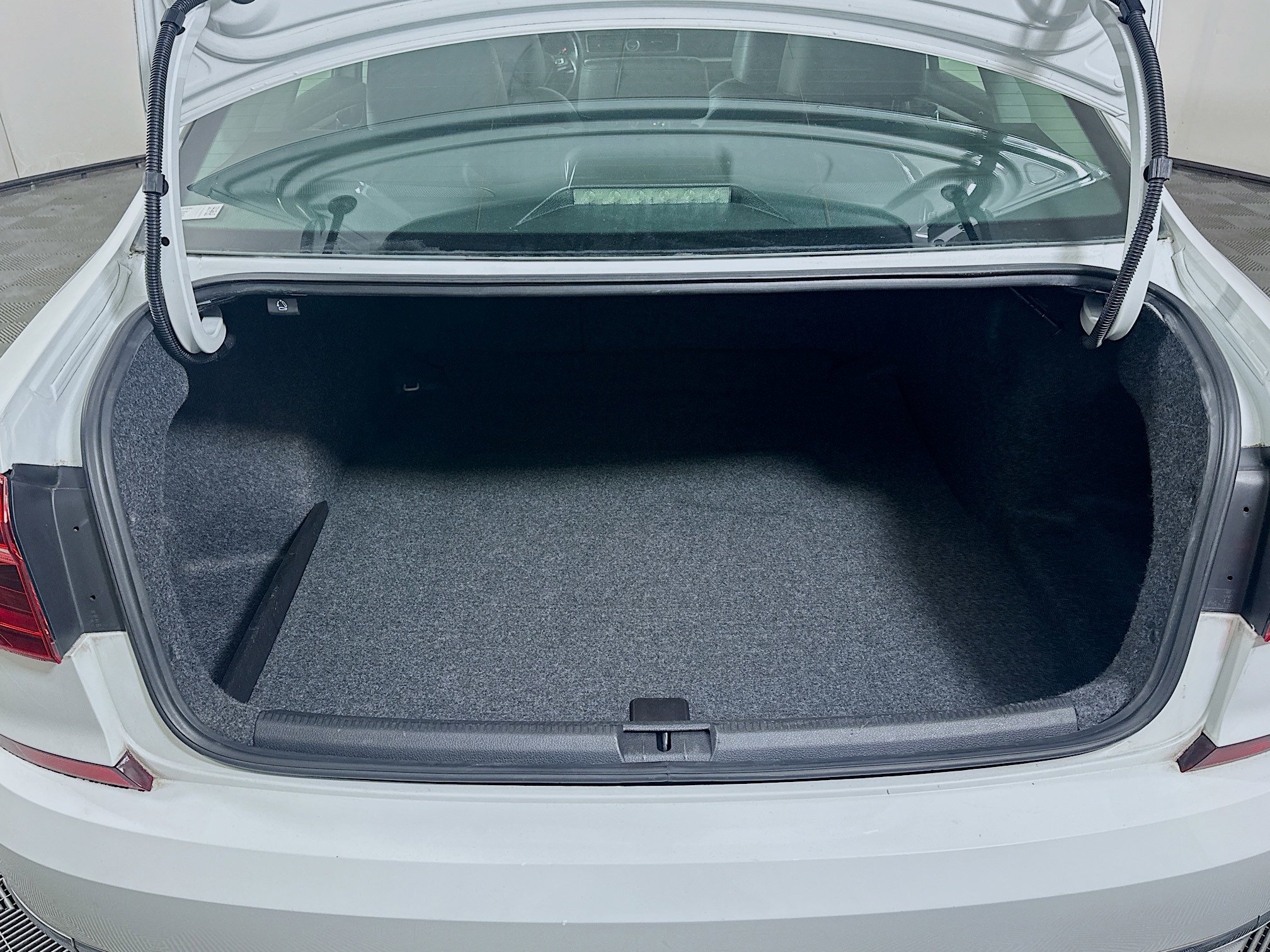 Used 2017 Volkswagen Passat 1.8T SE image 30