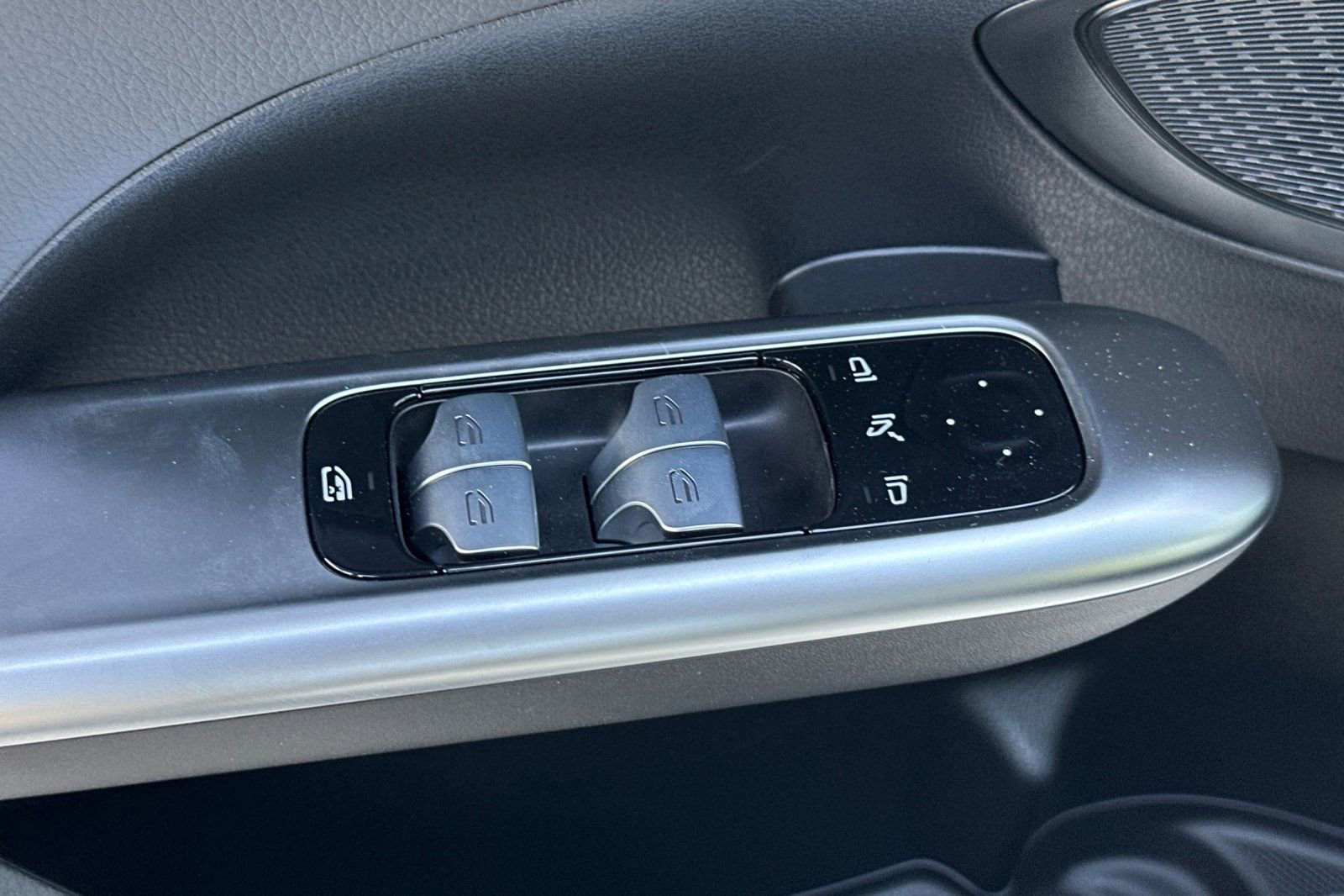 New 2025 Mercedes-Benz C 300 4MATIC Sedan image 23