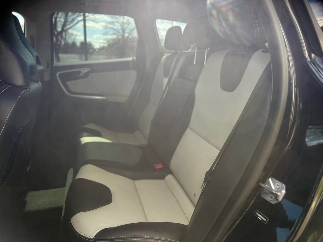 Used 2017 Volvo XC60 T6 Dynamic w/ Preferred Option Package AWD/4WD image 32