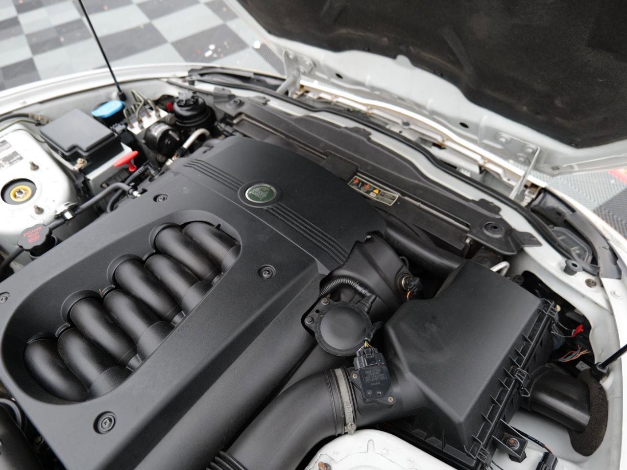 Used 2004 Jaguar XK8 Coupe image 53