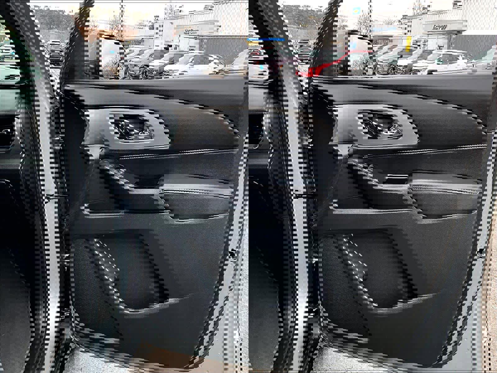 Used 2023 Chevrolet Traverse LT image 12