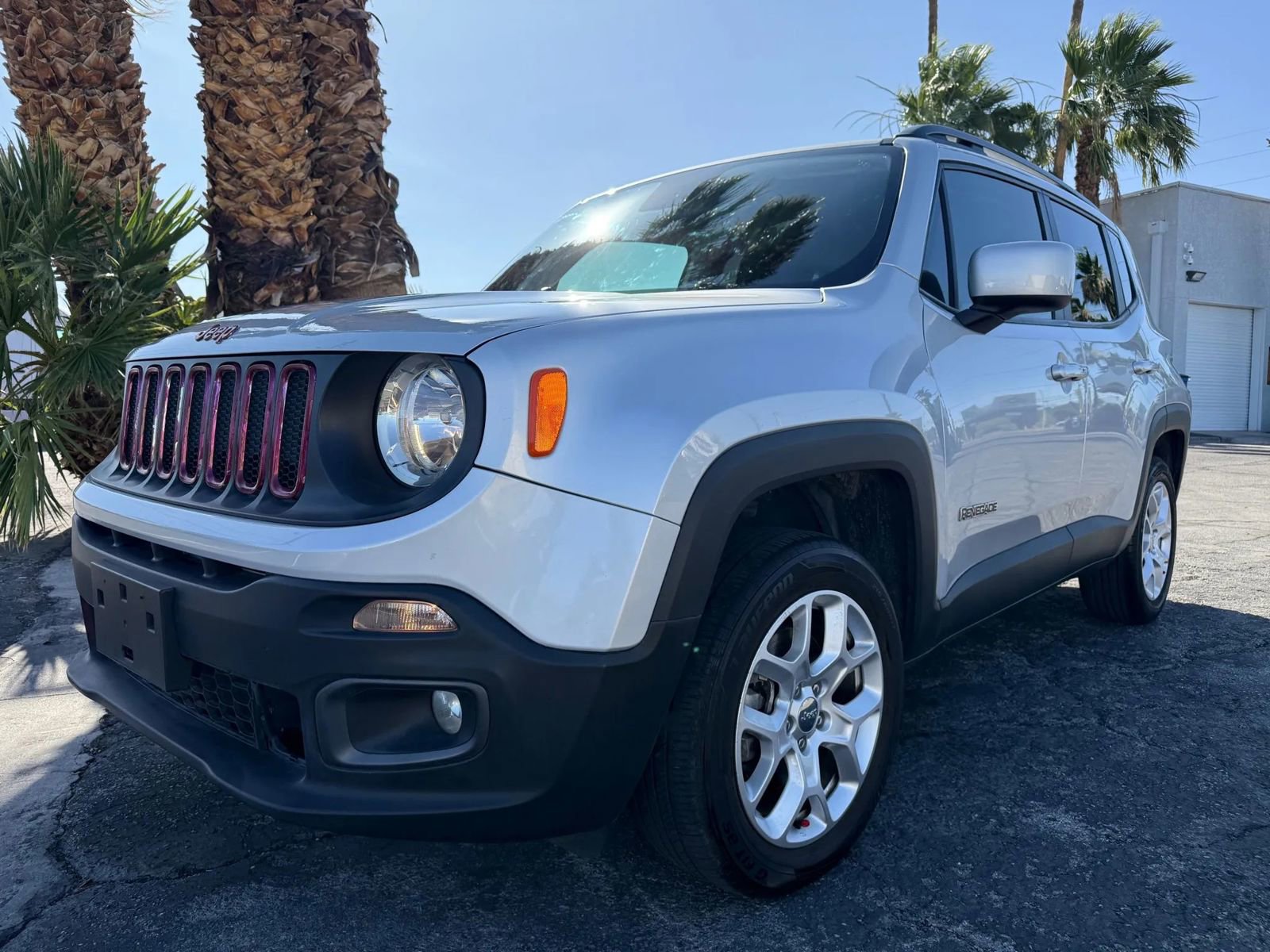 Used 2018 Jeep Renegade Latitude w/ Popular Equipment Group image 2