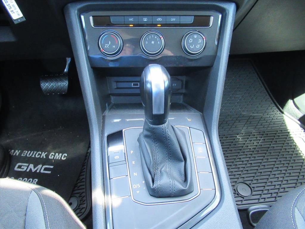 Used 2018 Volkswagen Tiguan S image 23