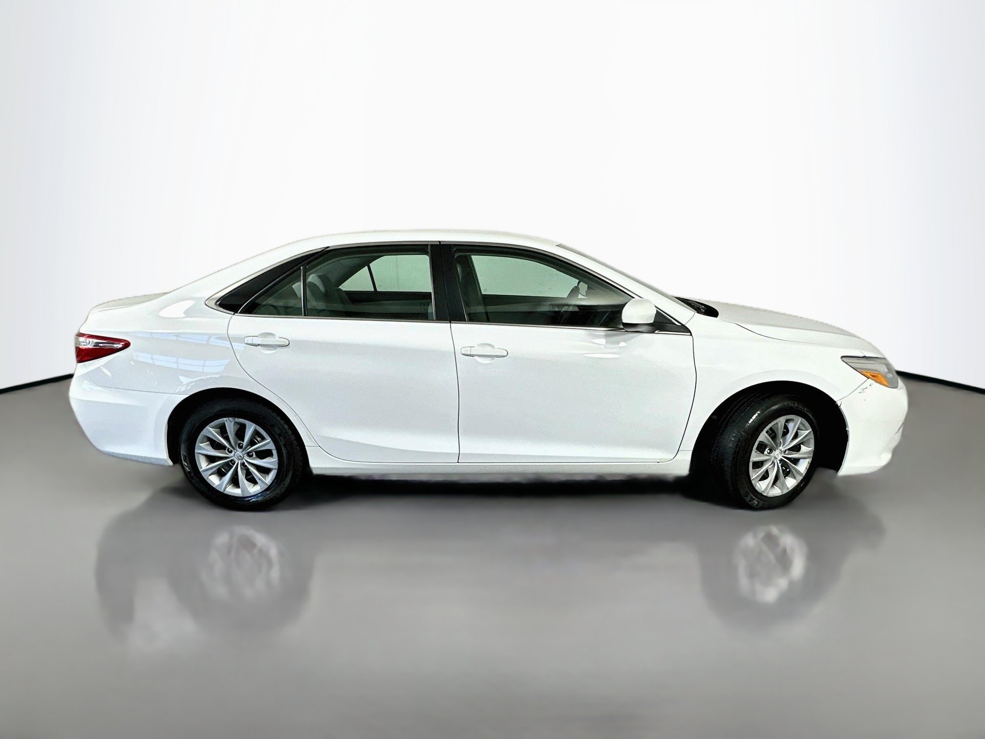 Used 2016 Toyota Camry LE FWD image 8