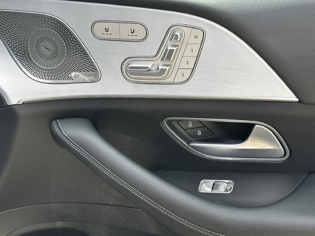 Used 2025 Mercedes-Benz GLS 450 4MATIC image 17