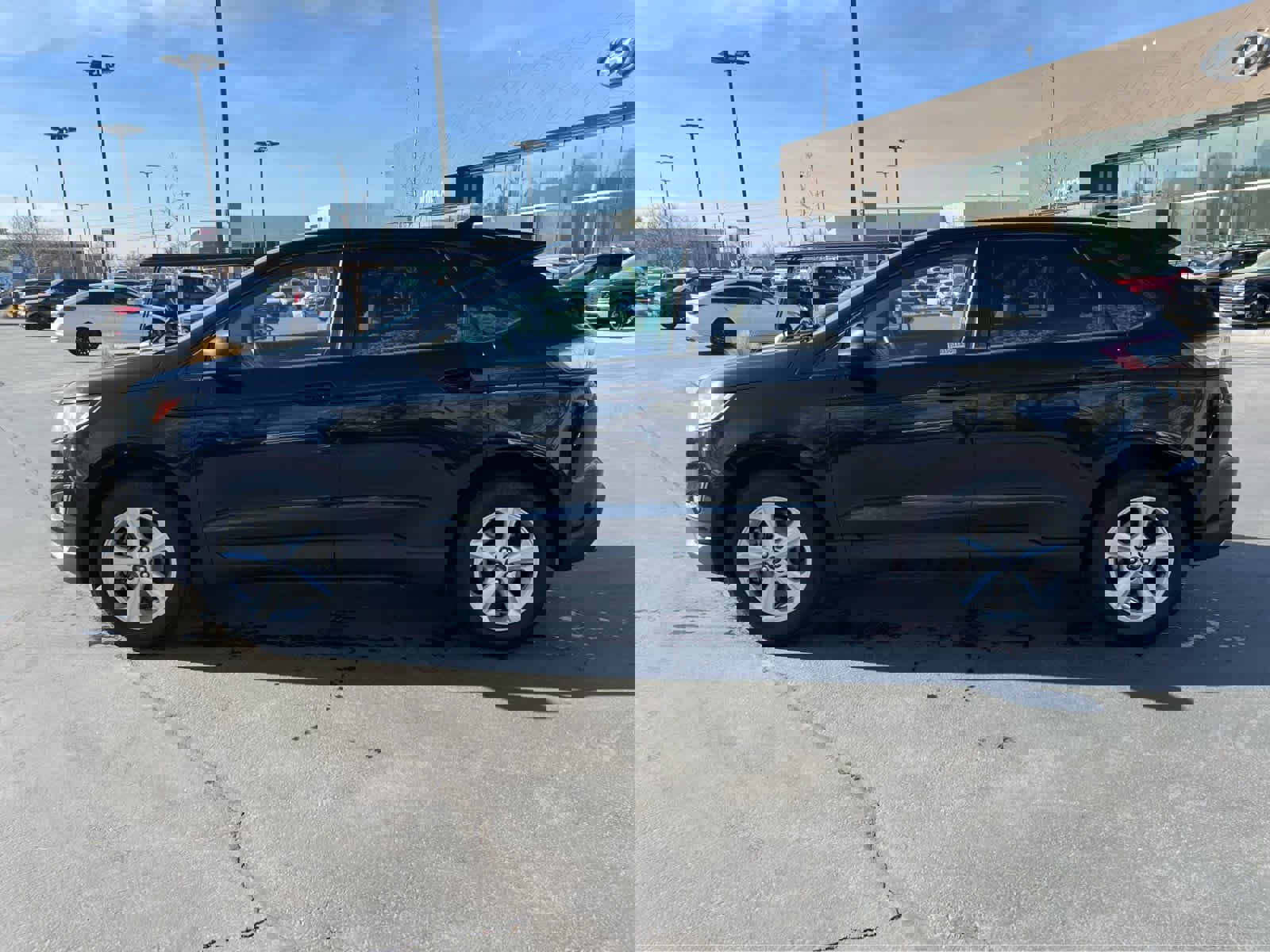 Used 2017 Ford Edge SE image 12