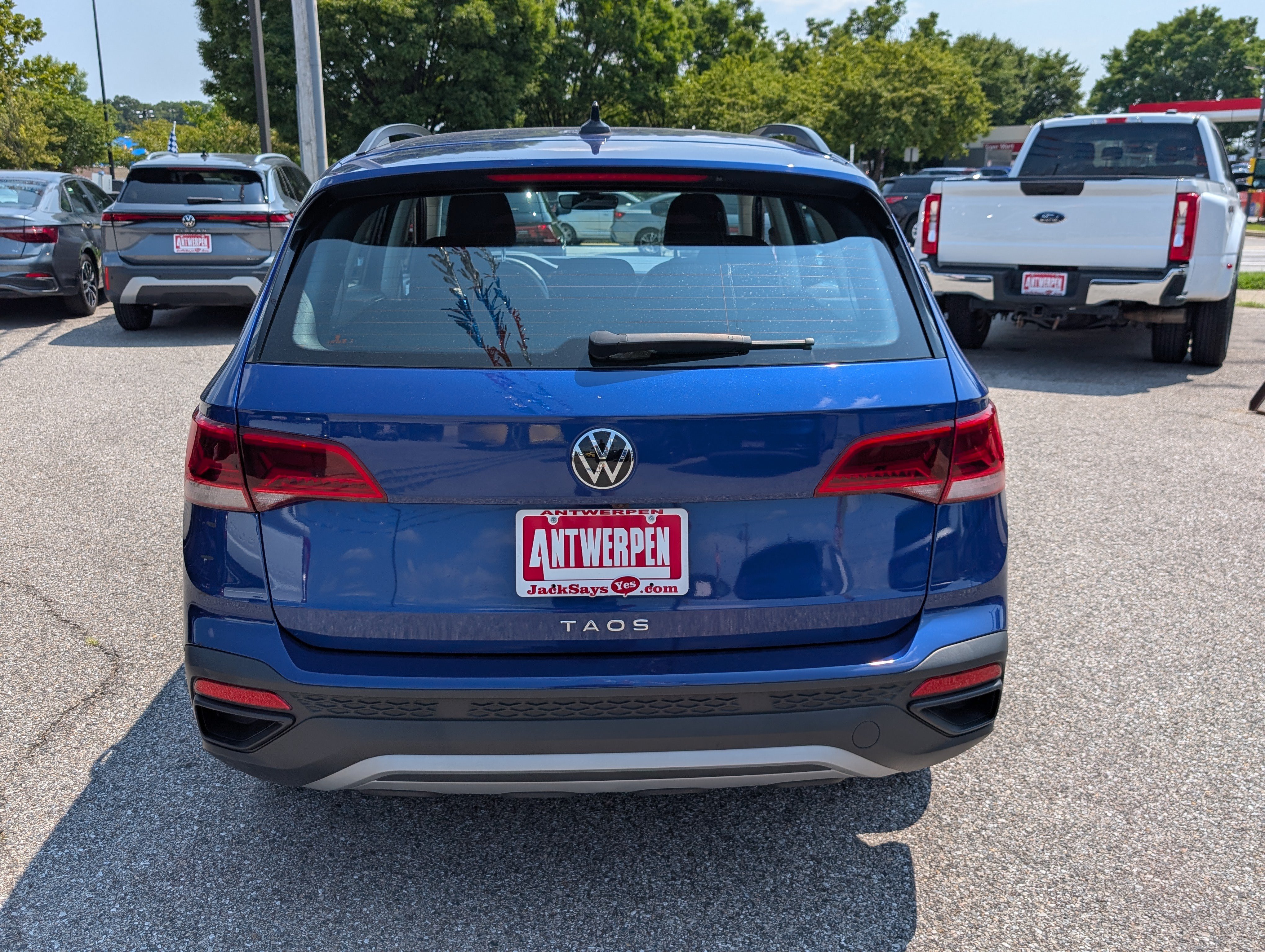 Used 2024 Volkswagen Taos S FWD image 4