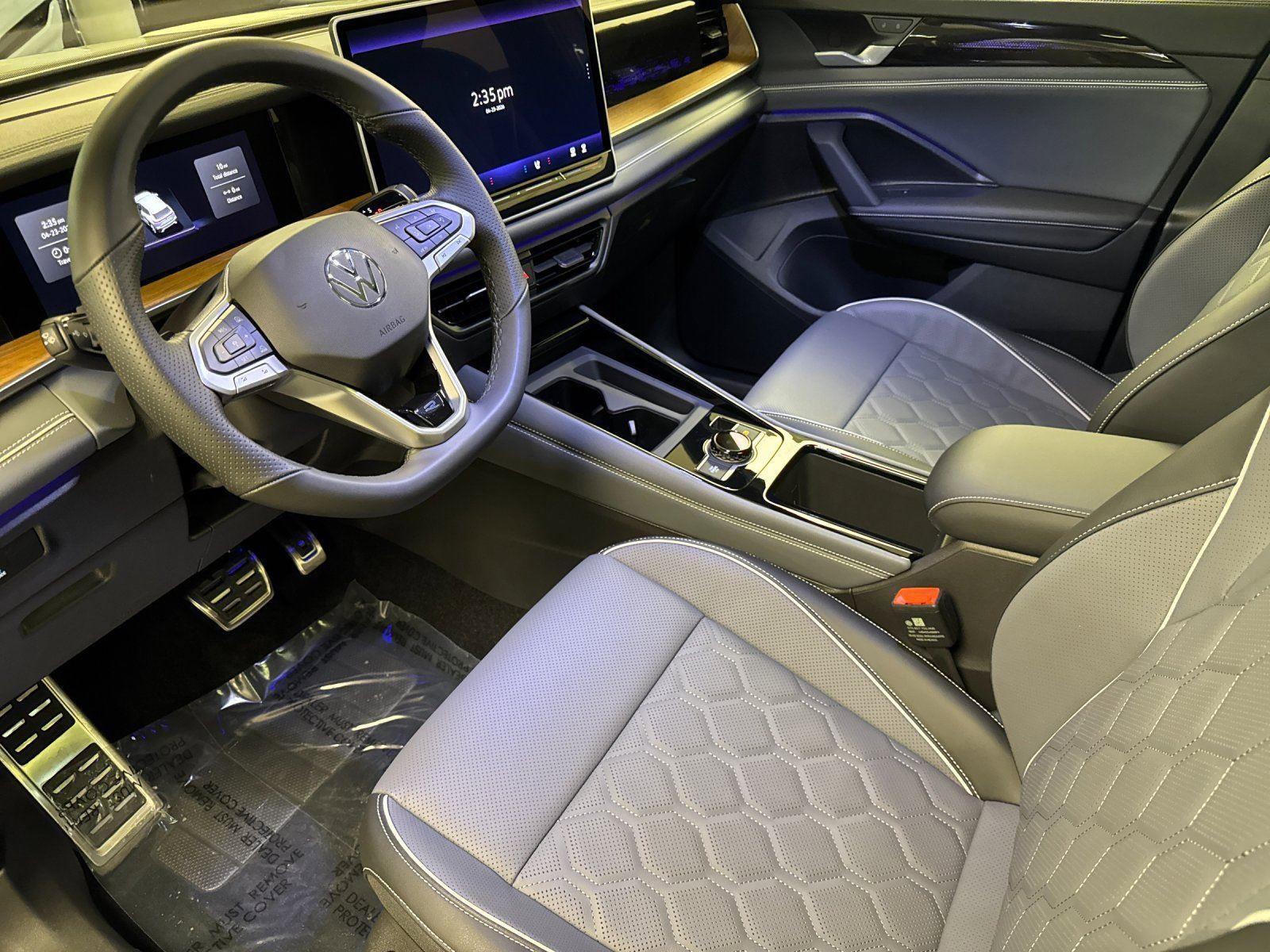 New 2026 Volkswagen Tiguan SEL R-Line AWD/4WD image 9