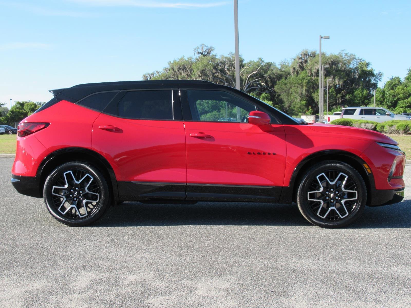 Used 2023 Chevrolet Blazer RS w/ Driver Confidence II Package FWD image 2