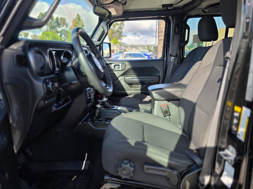 Used 2023 Jeep Wrangler Unlimited image 12