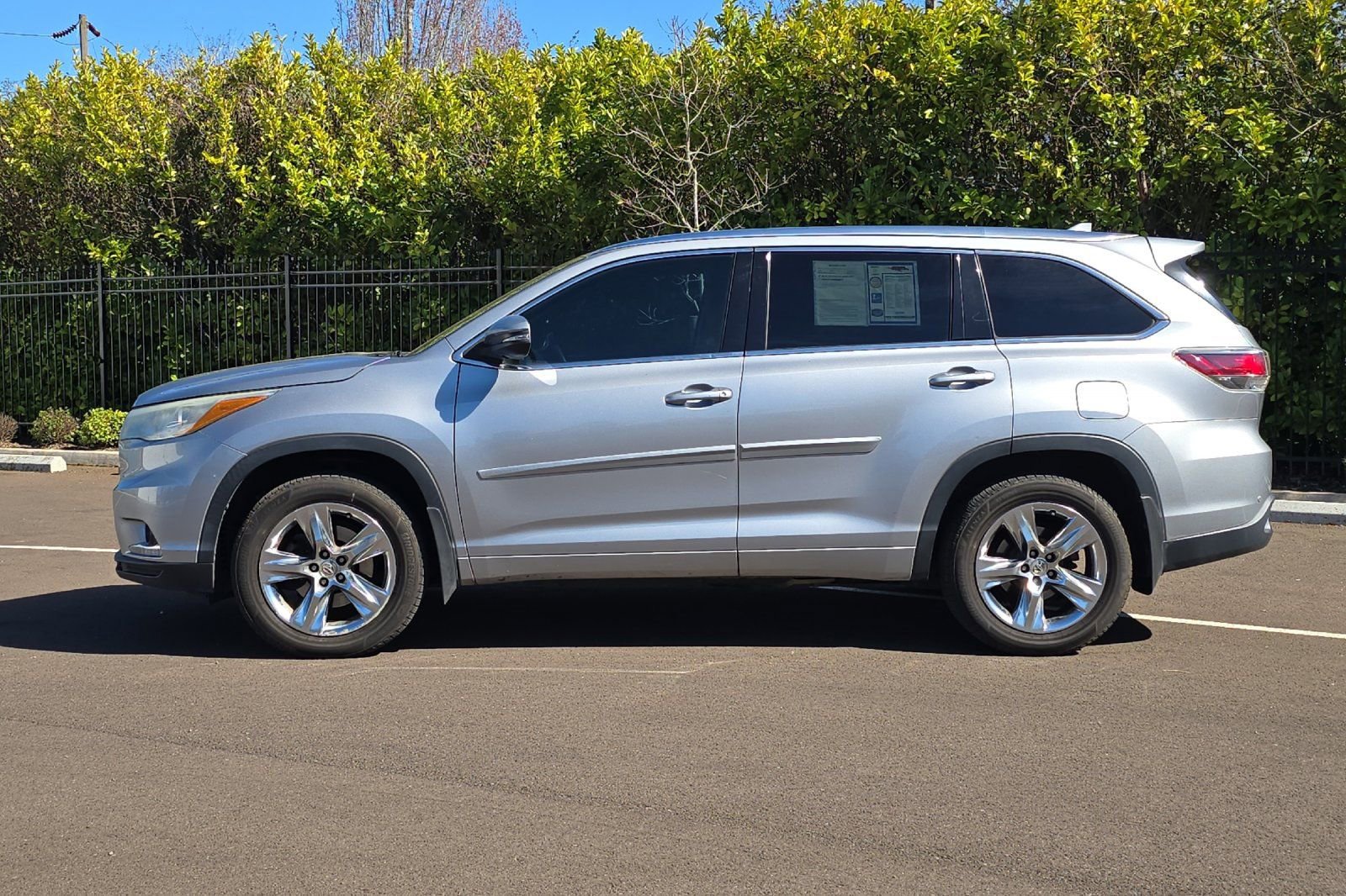 Used 2015 Toyota Highlander Limited w/ Driver Technology Package image 7
