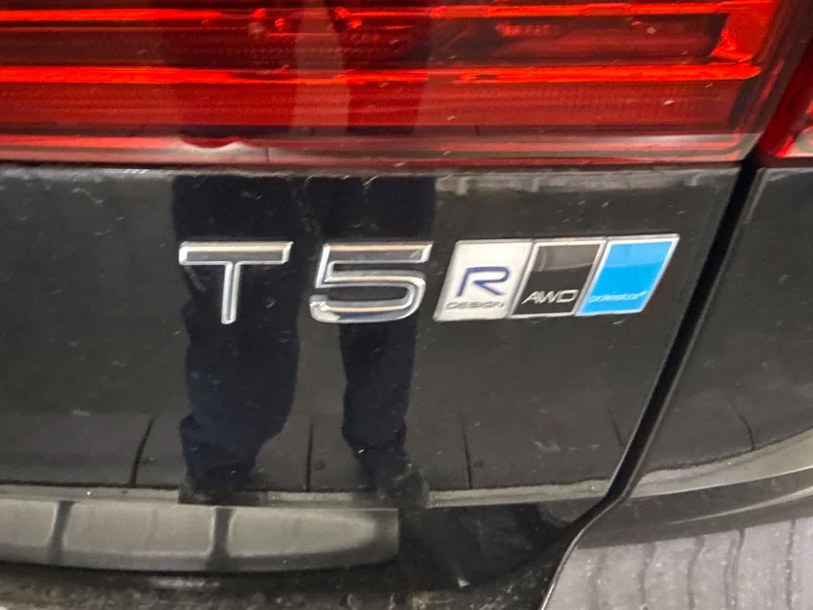 Used 2018 Volvo XC60 T5 R-Design w/ Convenience Package AWD/4WD image 11