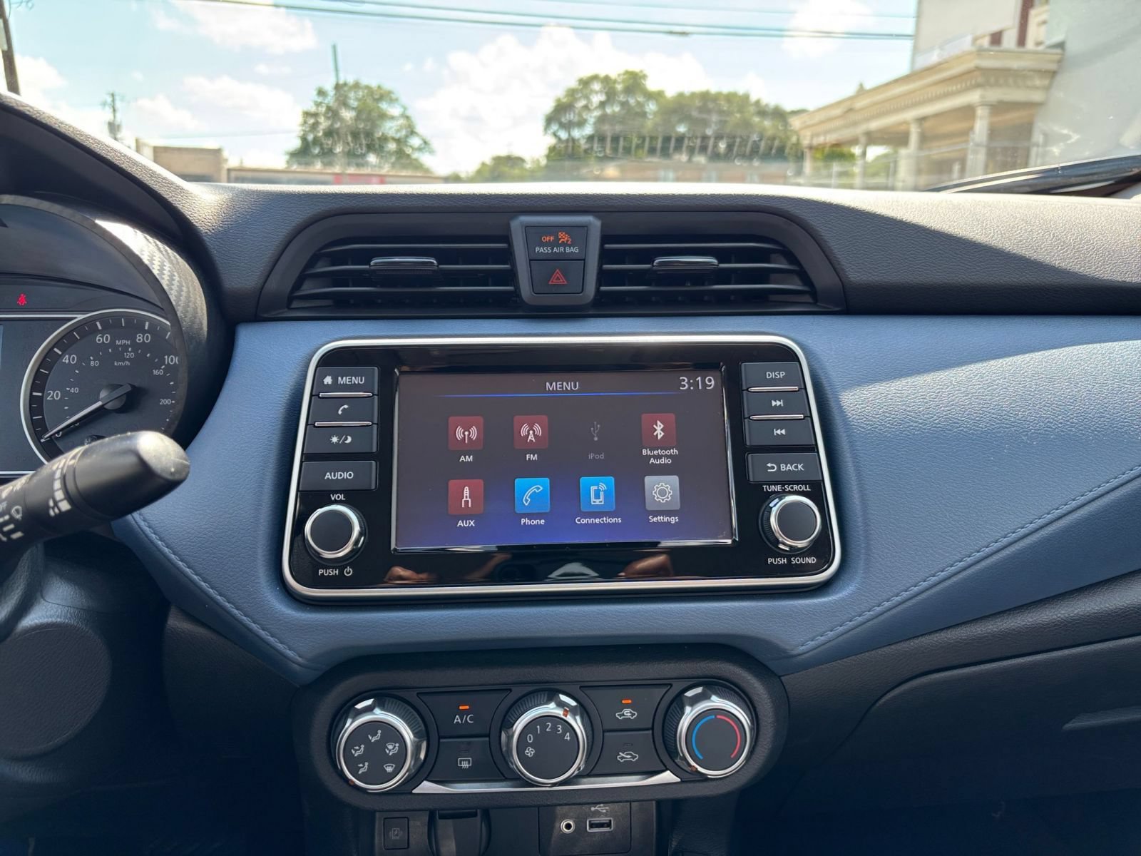 Used 2025 Nissan Versa SV FWD image 20
