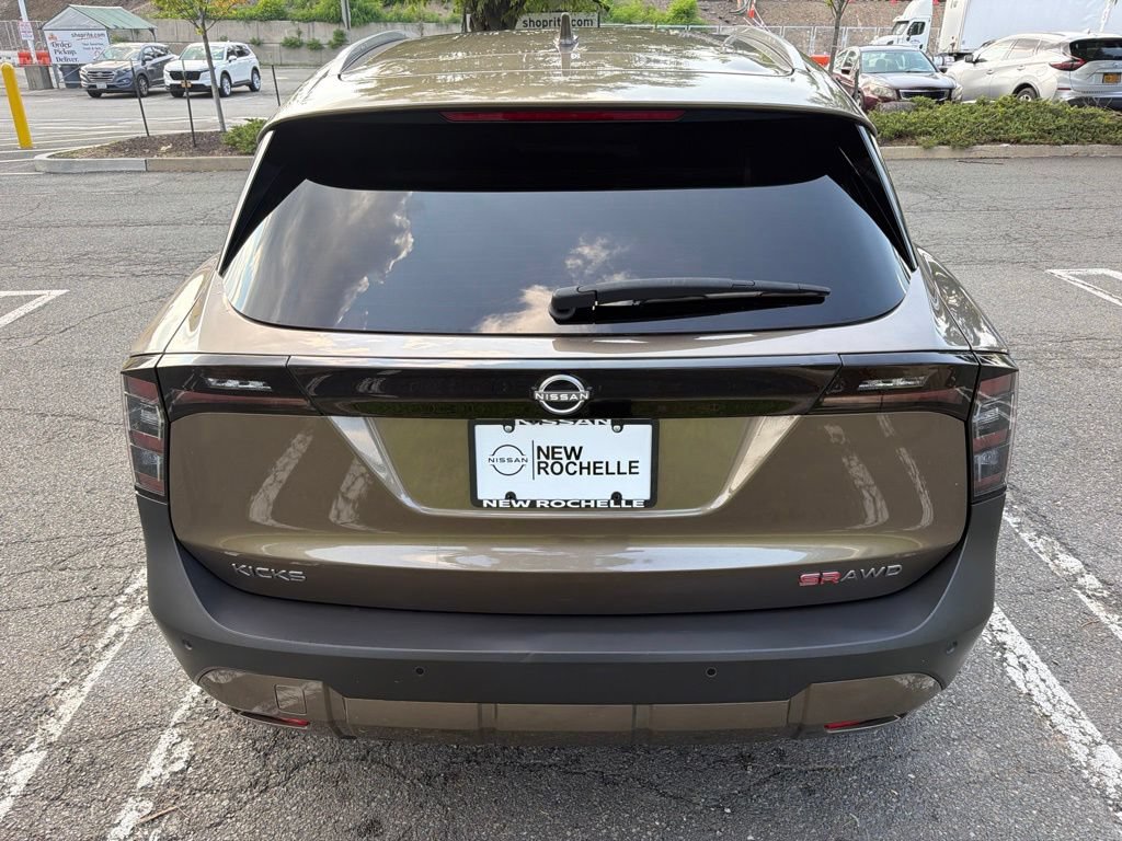 Used 2025 Nissan Kicks SR w/ SR Premium Package AWD/4WD image 7