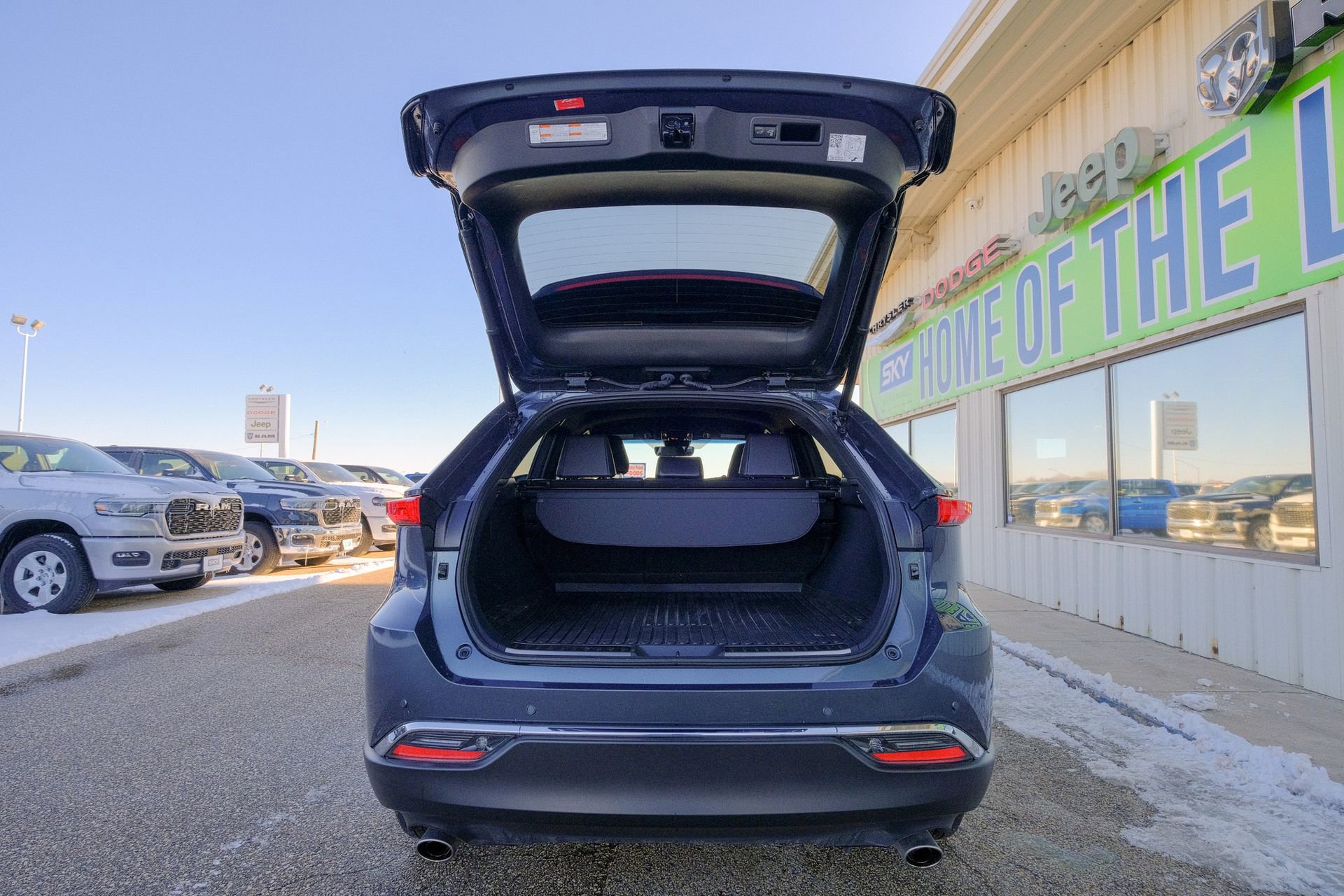 Used 2023 Toyota Venza XLE image 22