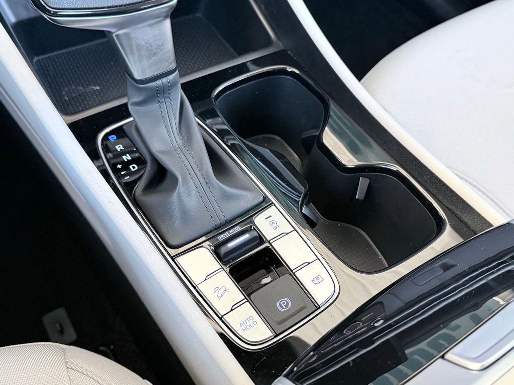 Used 2025 Hyundai Tucson SE image 18