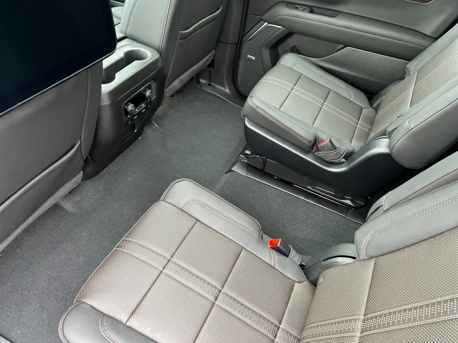 New 2026 Chevrolet Suburban High Country AWD/4WD image 4